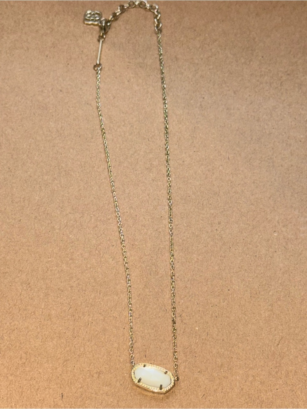 Kendra Scott Gold Chain Necklace with Cream Oval Pendant